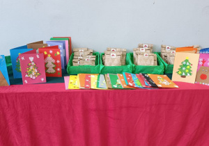 Prezenty dla pracowników szkoły